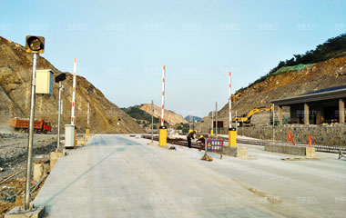 湖南省常德市偉廈建材引用石料廠無人值守自動(dòng)稱重系統(tǒng)